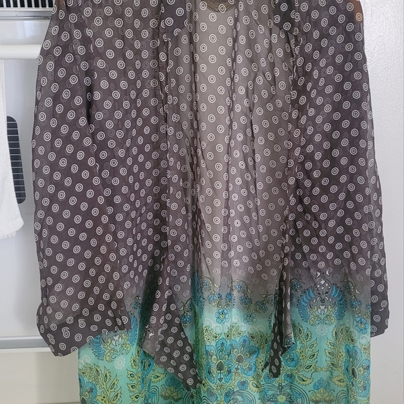 Clearwater Creek plus size, sheer, classy front tie top! - Picture 4 of 7